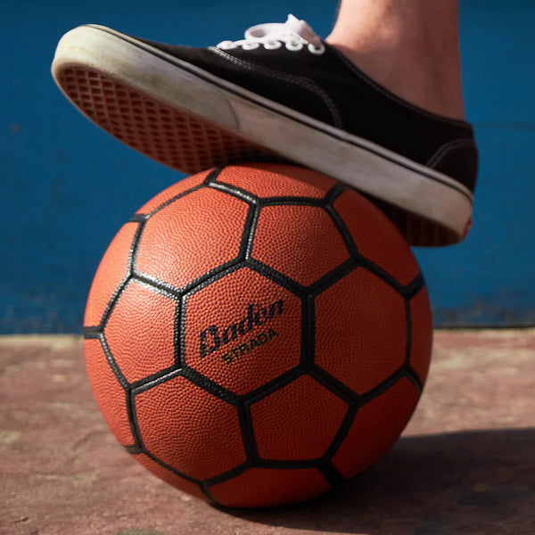 כדורגל יעודי למשחק על אספלט STRADA עם משאבה ומשלוח עד הבית
